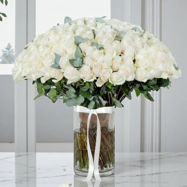 200 White Roses Vase